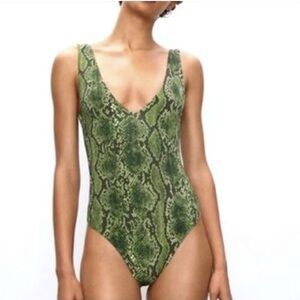 Babaton Contour V neck Snakeskin Print bodysuit